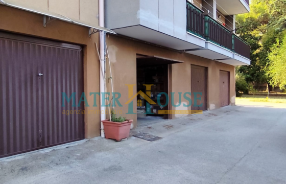 BOX AUTO IN ZONA CENTRO – VIA TIMMARI
