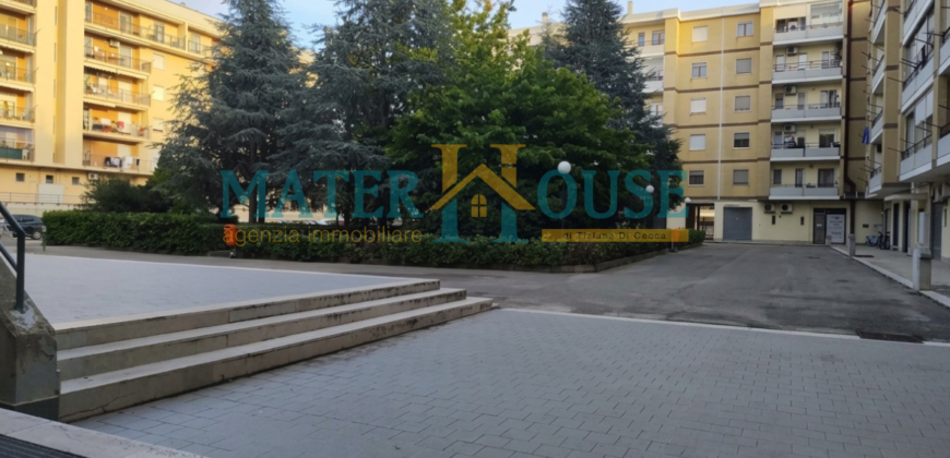 LOCALE COMMERCIALE – ZONA SERVITISSIMA